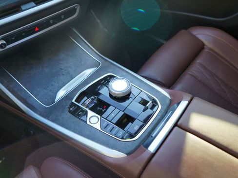 Used 2025 BMW X7 xDrive40i w/ Executive Package image 41