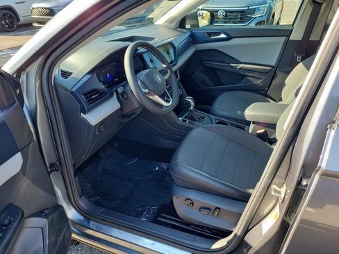 Certified 2023 Volkswagen Taos SE FWD image 17