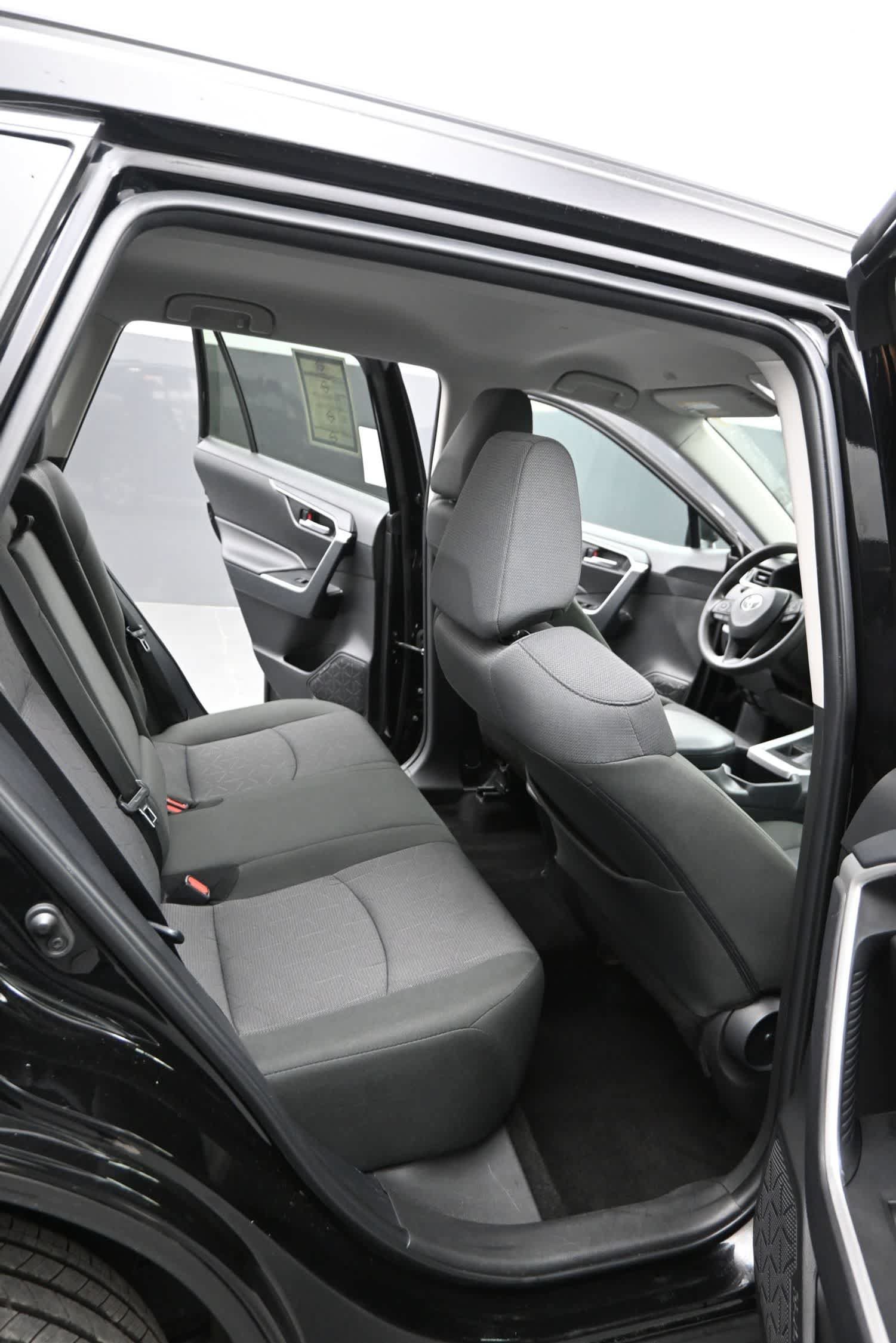 Used 2025 Toyota RAV4 XLE AWD/4WD image 15