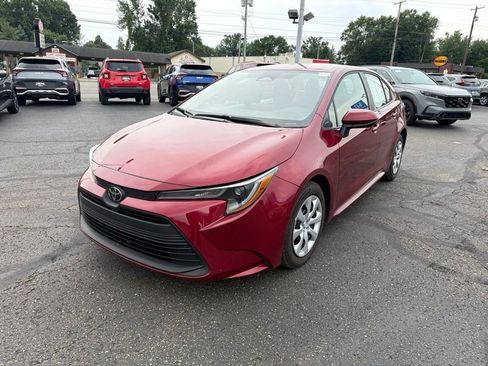 Used 2023 Toyota Corolla LE FWD image 3
