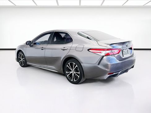 Used 2018 Toyota Camry SE w/ Convenience Package image 6