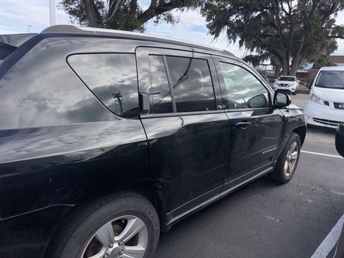 Used 2017 Jeep Compass Latitude image 8