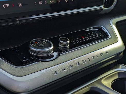 New 2026 Ford Expedition Max Platinum w/ Platinum Ultimate Package image 38