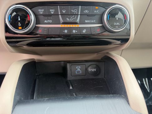 Used 2022 Ford Escape SEL w/ Technology Package AWD/4WD image 30