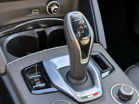 Used 2022 Alfa Romeo Stelvio Ti image 32