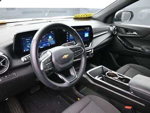 Used 2025 Chevrolet Equinox LT image 19