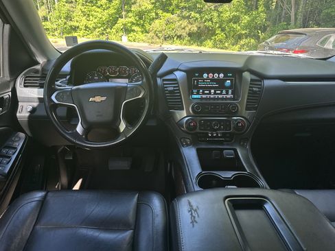 Used 2020 Chevrolet Suburban LT RWD image 25