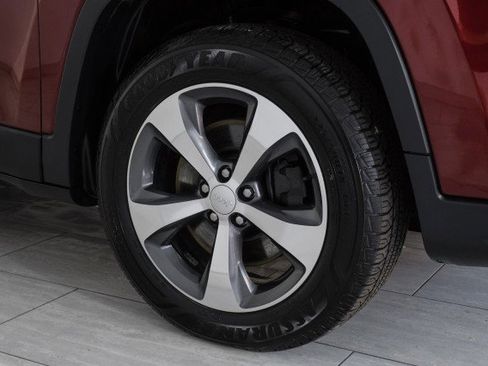 Used 2019 Jeep Cherokee Limited image 52