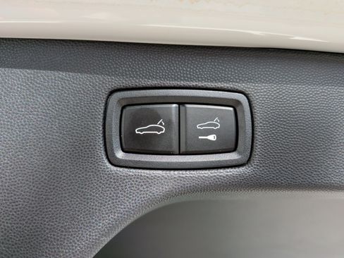 Used 2024 Porsche Macan 4 Electric AWD/4WD image 38