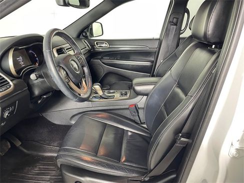 Used 2017 Jeep Grand Cherokee Limited image 2
