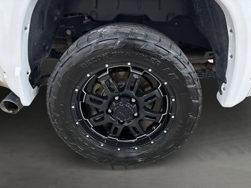 Used 2017 Toyota Tundra SR5 w/ SR5 Upgrade Package image 16