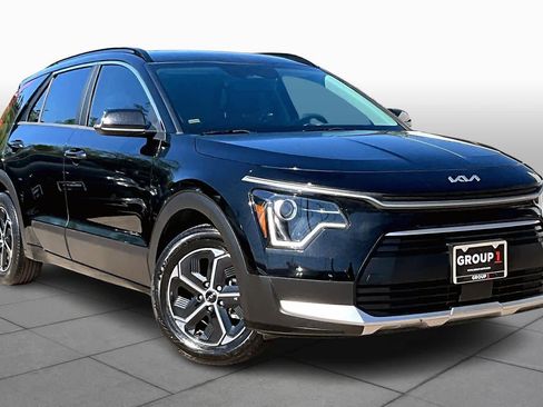 Used 2024 Kia Niro EX image 3