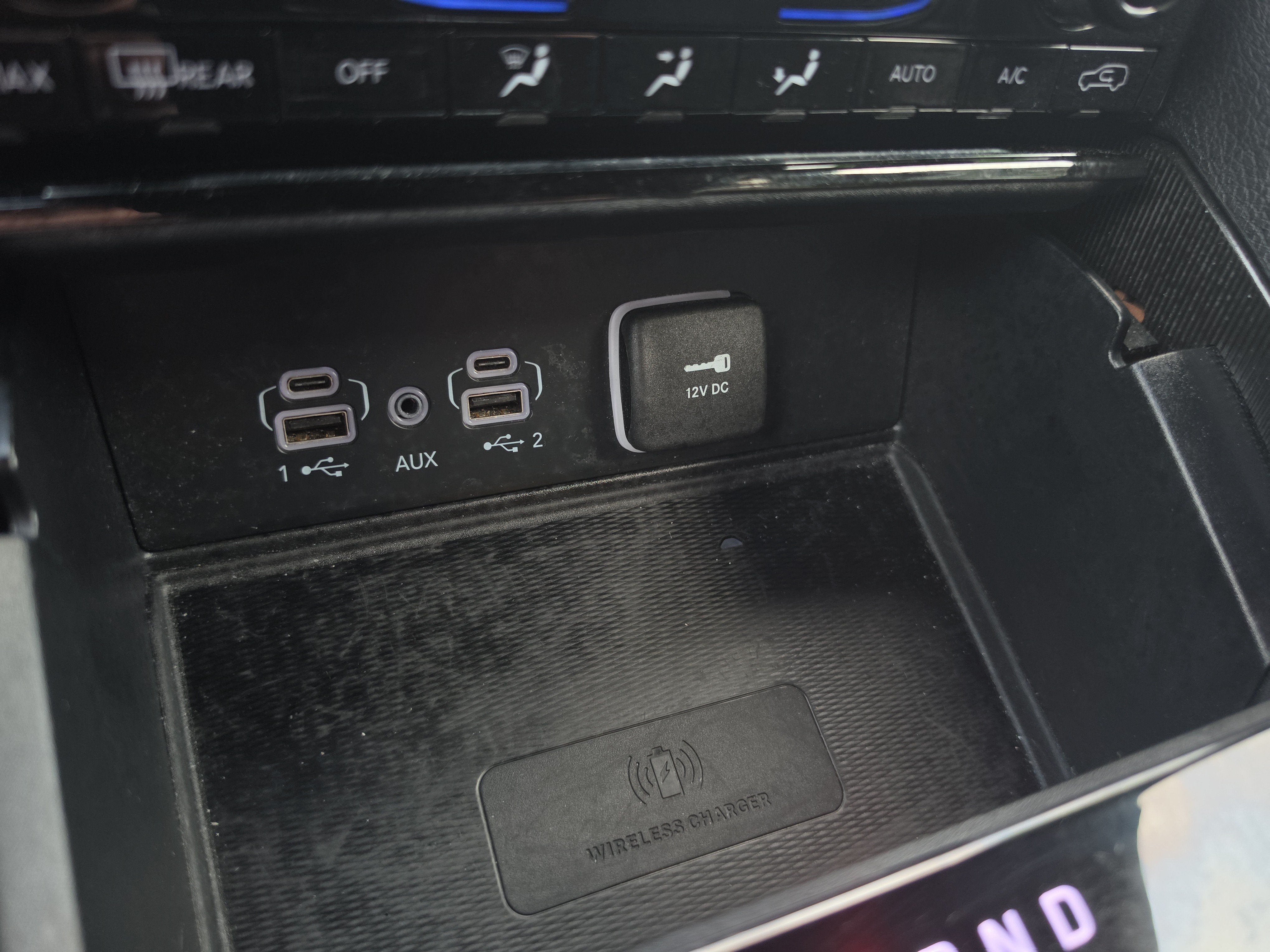 Used 2025 Jeep Grand Cherokee Altitude AWD/4WD image 31