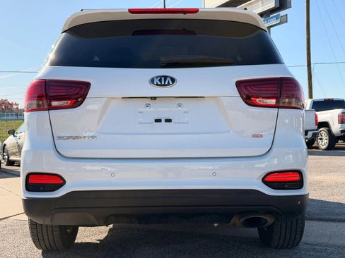 Used 2020 Kia Sorento LX w/ LX I4 Convenience Package image 4