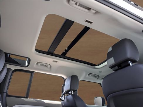 Used 2024 Land Rover Defender 110 X-Dynamic SE image 32