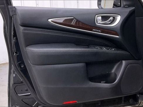 Used 2017 INFINITI QX60 Luxe w/ Deluxe Technology Package image 22