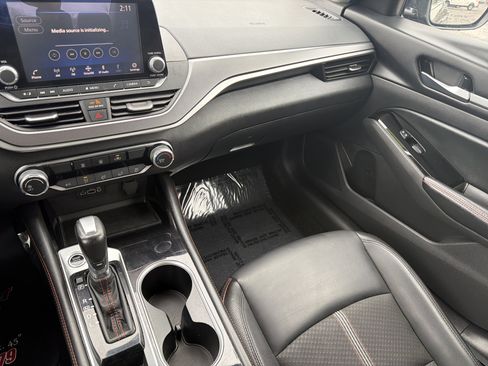 Used 2024 Nissan Altima 2.5 SR image 22