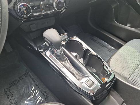 Used 2024 Chevrolet Trax LT FWD image 21