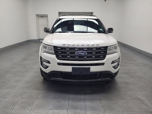 Used 2017 Ford Explorer XLT w/ Equipment Group 202A FWD image 14