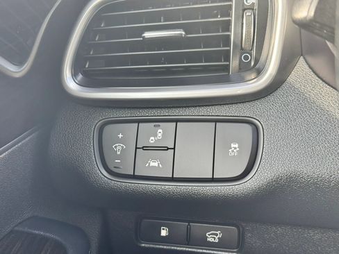 Used 2020 Kia Sorento EX image 19