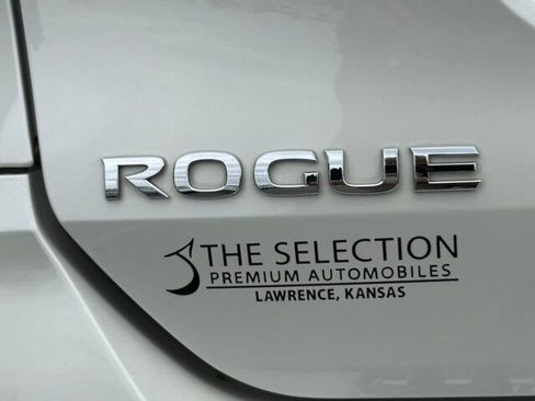 Used 2017 Nissan Rogue SL w/ SL Premium Package image 15