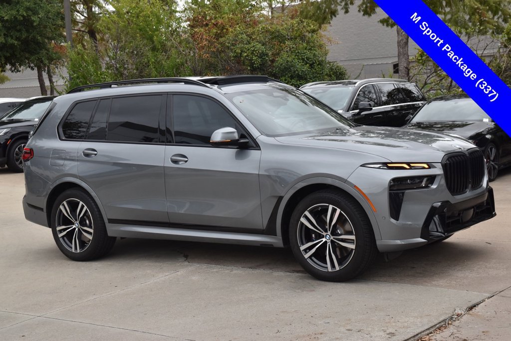 Used 2024 BMW X7 xDrive40i w/ M Sport Package AWD/4WD image 4