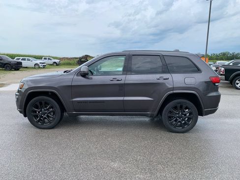 Used 2020 Jeep Grand Cherokee Altitude AWD/4WD image 3