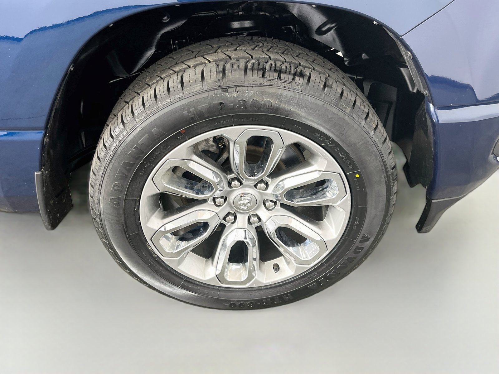 Used 2023 RAM 1500 Laramie AWD/4WD image 39