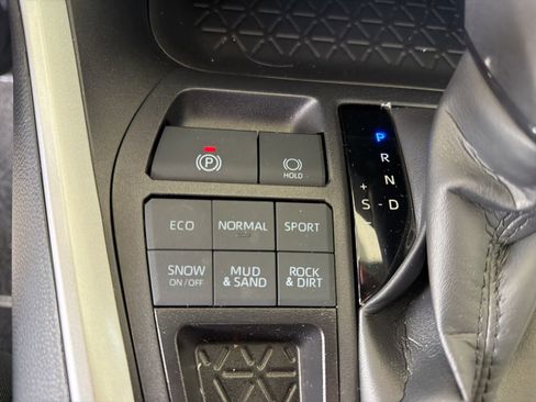 Used 2025 Toyota RAV4 LE image 8