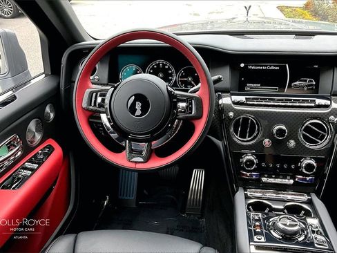 Used 2024 Rolls-Royce Cullinan Black Badge image 7