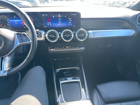 Used 2025 Mercedes-Benz GLB 250 4MATIC image 21