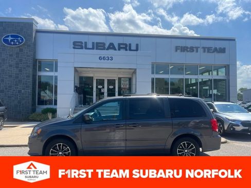 Used 2017 Dodge Grand Caravan SE FWD image 1