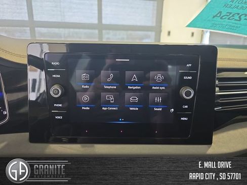 Used 2025 Volkswagen Jetta SE FWD image 19