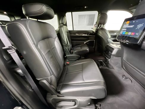 Used 2022 Jeep Wagoneer Series III w/ Rear Seat Video Group 1 image 30