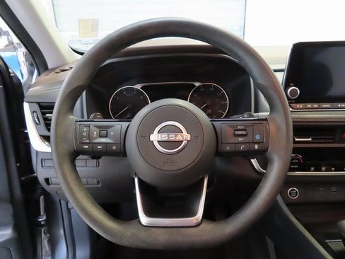 Used 2023 Nissan Rogue SV image 8