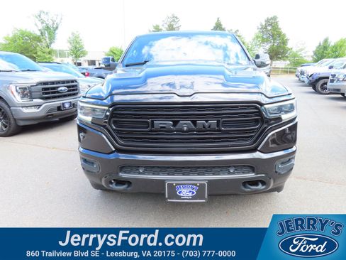 Used 2020 RAM 1500 Limited w/ Black Appearance Package AWD/4WD image 2