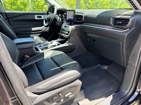 Used 2024 Ford Explorer XLT w/ Equipment Group 202A AWD/4WD image 35
