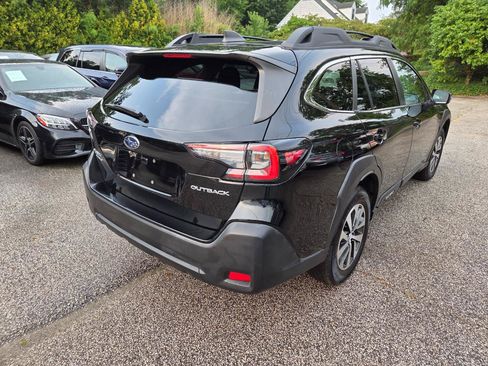 Used 2023 Subaru Outback Premium AWD/4WD image 6