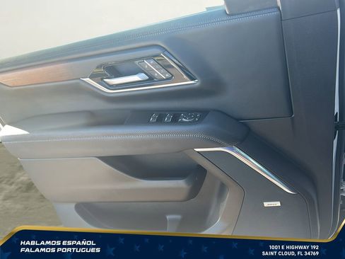 Used 2025 GMC Yukon XL Denali AWD/4WD image 12