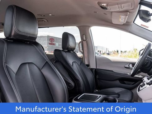 Used 2024 Chrysler Pacifica Touring-L FWD image 13