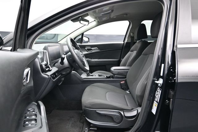 Used 2025 Kia Sportage LX FWD image 19