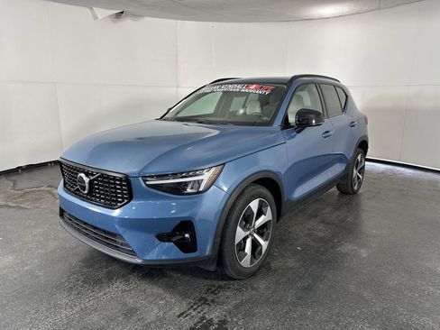 Used 2023 Volvo XC40 B5 Plus w/ Protection Package Premier image 6
