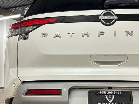 Used 2024 Nissan Pathfinder Platinum FWD image 16
