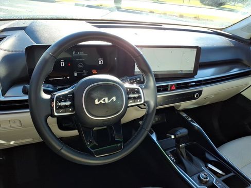 Certified 2025 Kia Sorento S w/ Panoramic Sunroof Package image 10