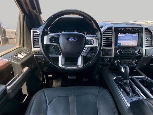 Used 2017 Ford F150 Platinum w/ Equipment Group 701A Luxury AWD/4WD image 5