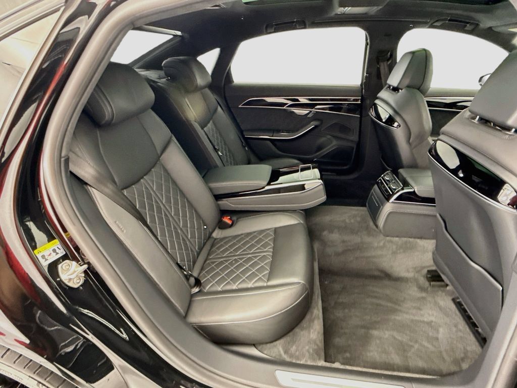 Used 2024 Audi S8 AWD/4WD image 21