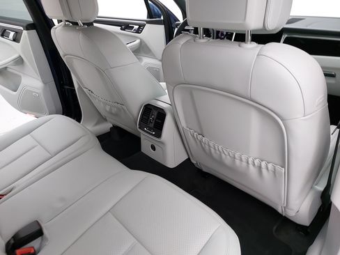 Certified 2026 Porsche Macan AWD/4WD image 13