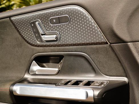 Used 2024 Mercedes-Benz EQB 250+ image 29