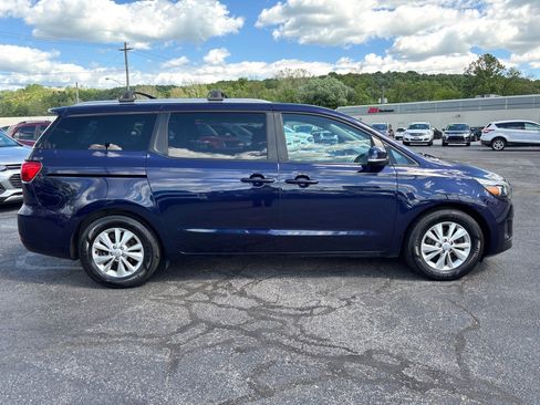 Used 2018 Kia Sedona LX w/ LX Essentials Premium Package FWD image 8