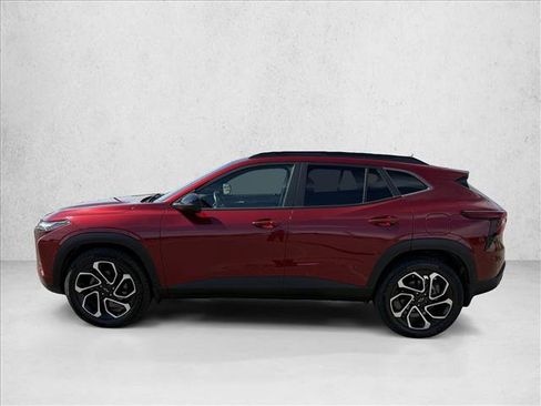 Used 2024 Chevrolet Trax RS w/ Sunroof Package FWD image 9